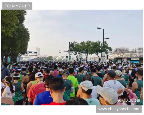 世界马拉松挑战赛中国选手在高温赛道中完赛表现坚韧 世界马拉松挑战赛中国选手在高温赛道中完赛表现坚韧